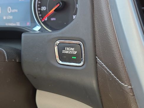 Used 2023 GMC Acadia SLT AWD/4WD image 31