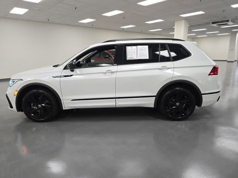 Used 2023 Volkswagen Tiguan SE R-Line AWD/4WD image 4