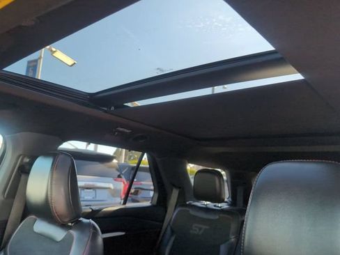 Used 2025 Ford Explorer ST AWD/4WD image 18