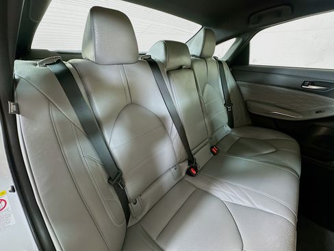 Used 2019 Toyota Avalon Limited image 27