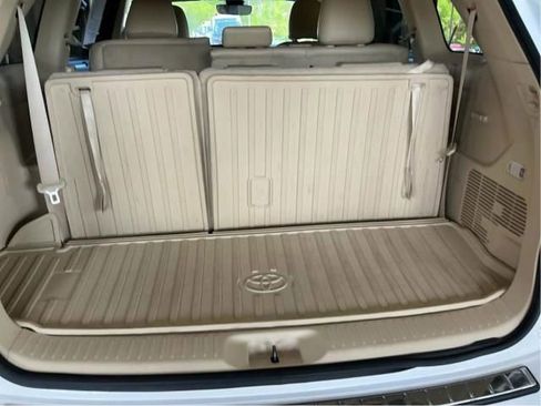 Used 2019 Toyota Highlander XLE AWD/4WD image 4