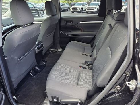 Used 2019 Toyota Highlander LE FWD image 11
