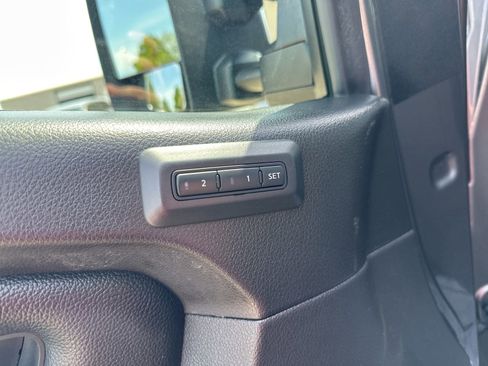 Used 2019 Nissan Titan SL w/ Off-Road Package AWD/4WD image 16
