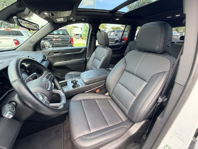 Used 2026 GMC Acadia Elevation w/ Elevation Premium Package FWD image 13