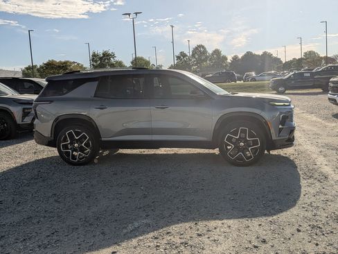 New 2026 Chevrolet Traverse High Country FWD image 9