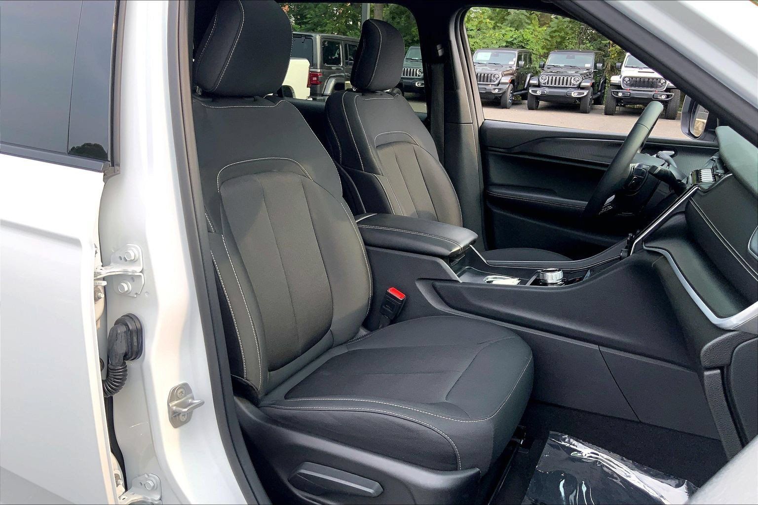Certified 2024 Jeep Grand Cherokee L Laredo AWD/4WD image 6
