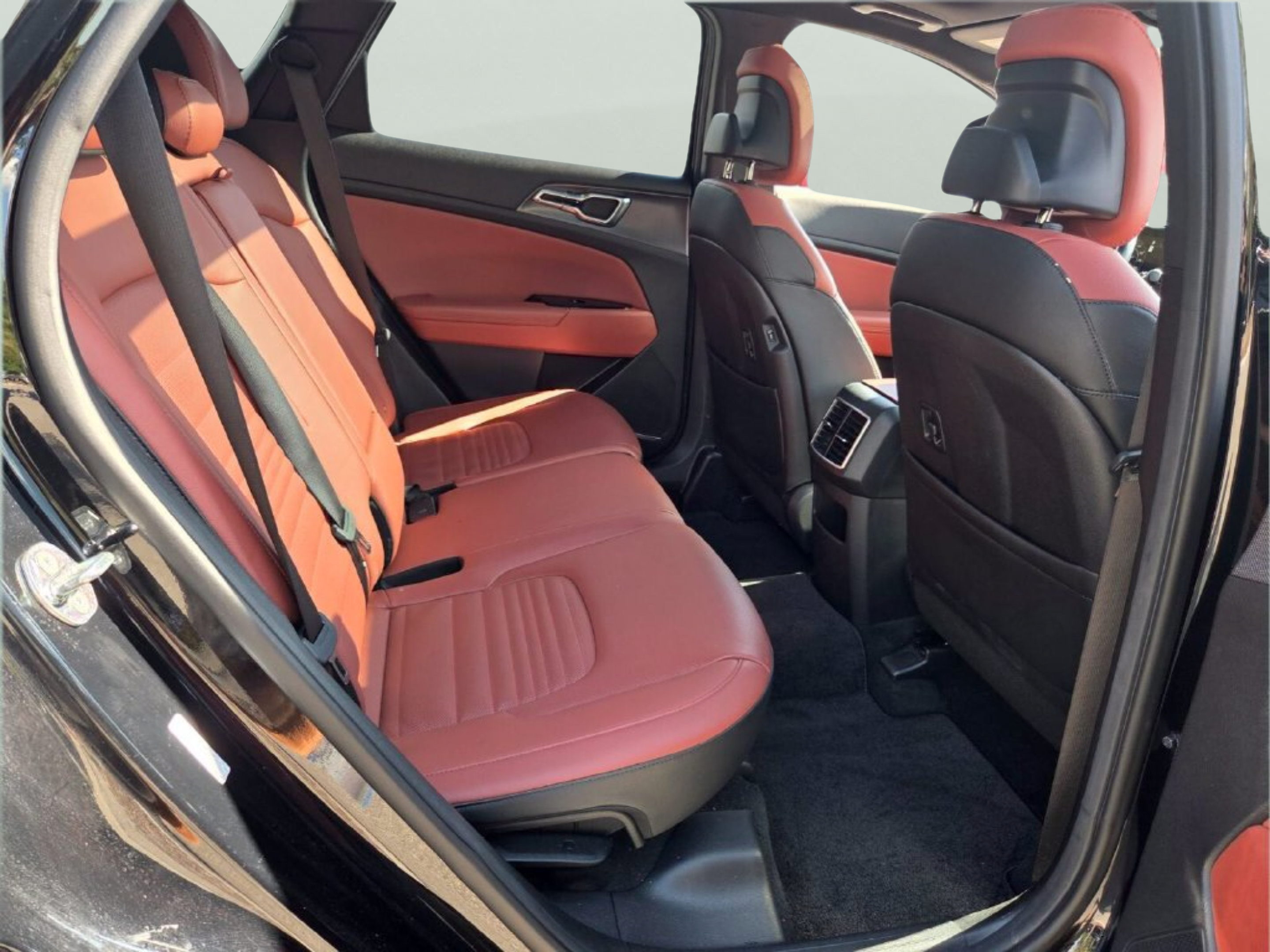 Certified 2025 Kia Sportage SX FWD image 16