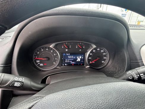 Used 2024 GMC Terrain SLE w/ Driver Convenience Package image 4