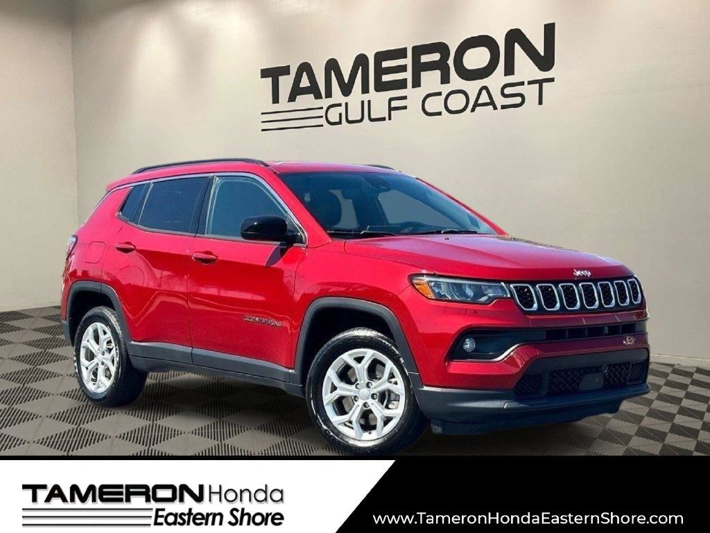 Used 2024 Jeep Compass Latitude AWD/4WD image 1