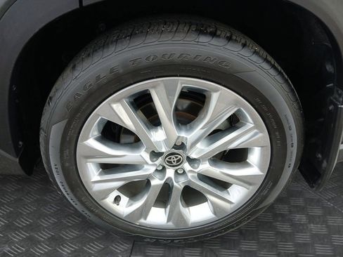 Used 2022 Toyota Highlander XLE FWD image 23