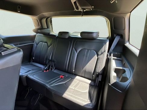 Used 2018 Ford Expedition Limited w/ Equipment Group 301A AWD/4WD image 17