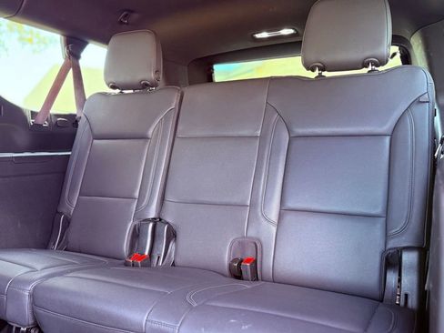 Used 2024 Chevrolet Suburban LT image 33