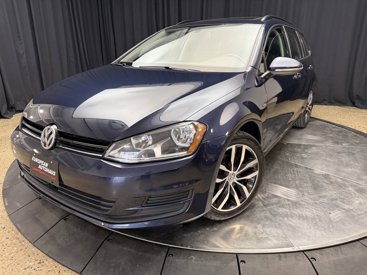 Used 2016 Volkswagen Golf Limited Edition FWD image 3