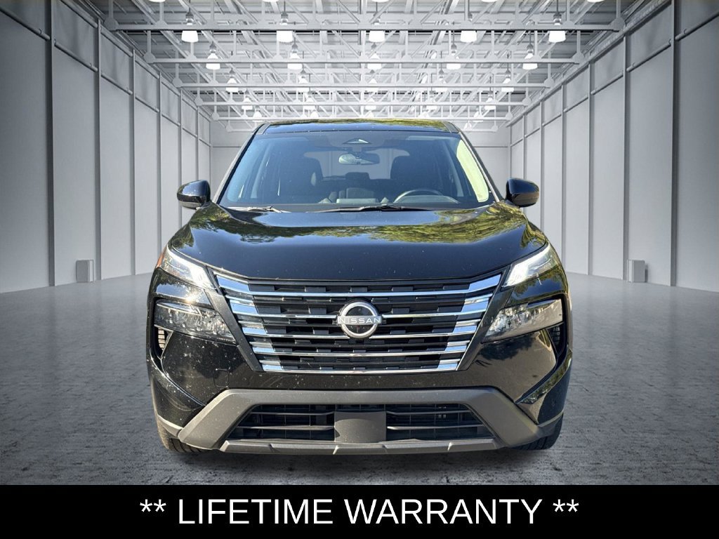 Used 2025 Nissan Rogue SV AWD/4WD image 2