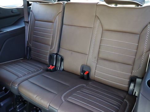 Used 2025 GMC Yukon Denali Ultimate AWD/4WD image 34