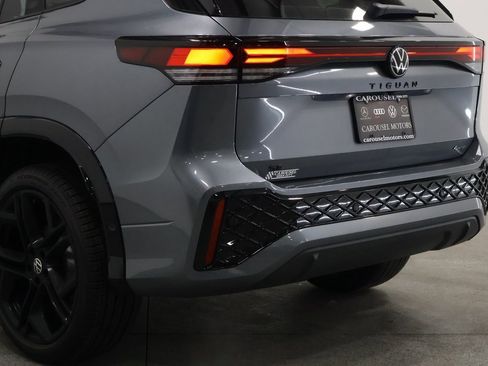 New 2026 Volkswagen Tiguan SE R-Line image 10