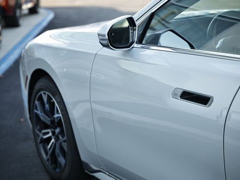 Used 2025 BMW i7 eDrive50 w/ Premium Package image 11