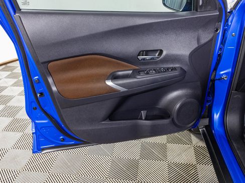 Used 2023 Nissan Kicks SR FWD image 33