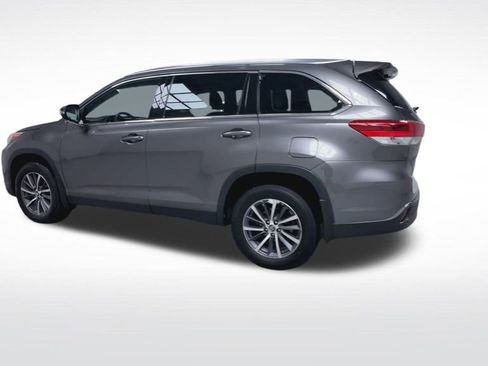 Used 2019 Toyota Highlander XLE image 8