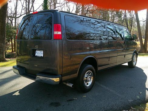 Used 2017 Chevrolet Express 3500 LT w/ LT Preferred Equipment Group image 5