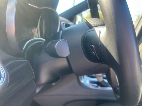 Used 2021 Jeep Grand Cherokee Laredo image 36