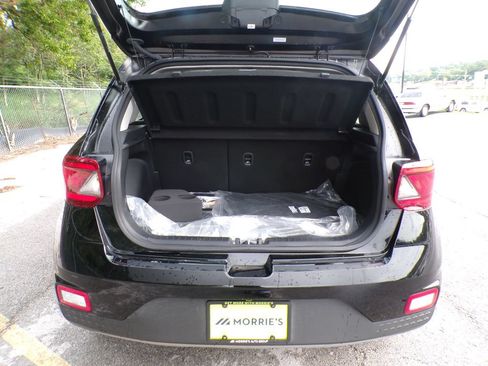 Used 2025 Hyundai Venue SEL FWD image 16