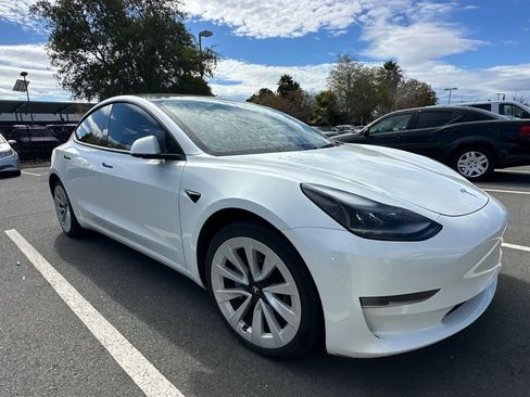 Used 2023 Tesla Model 3 Standard Range RWD image 2