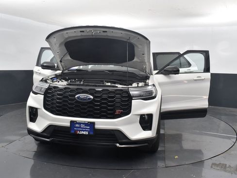 Certified 2025 Ford Explorer ST image 43