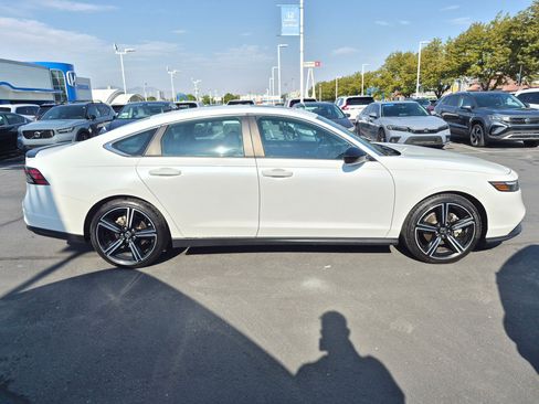 Used 2023 Honda Accord Sport image 2