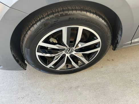 Used 2025 Volkswagen Jetta SE image 32