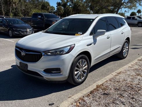 Used 2020 Buick Enclave Essence w/ Sound and Sites Package image 3