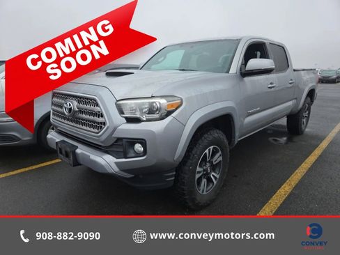 Used 2017 Toyota Tacoma TRD Sport image 1