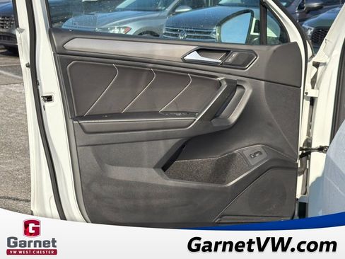 Used 2024 Volkswagen Tiguan SE image 11