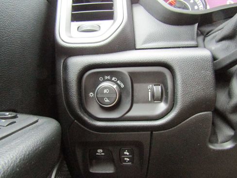 Used 2021 RAM 1500 Big Horn image 23