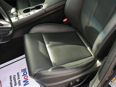 Used 2025 Genesis G70 2.5T RWD image 18