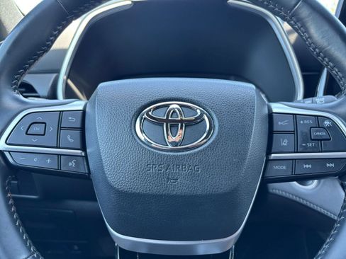 Used 2024 Toyota Highlander XSE FWD image 30