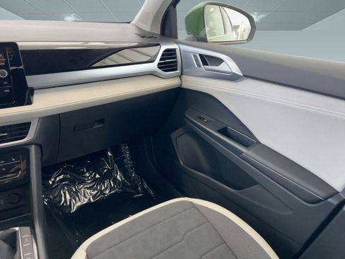 New 2026 Volkswagen Taos SE image 32