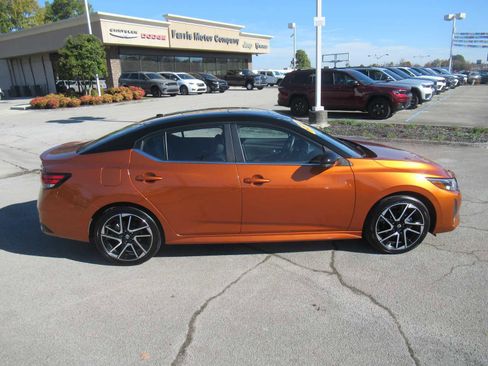 Used 2025 Nissan Sentra SR w/ SR Premium Package image 7