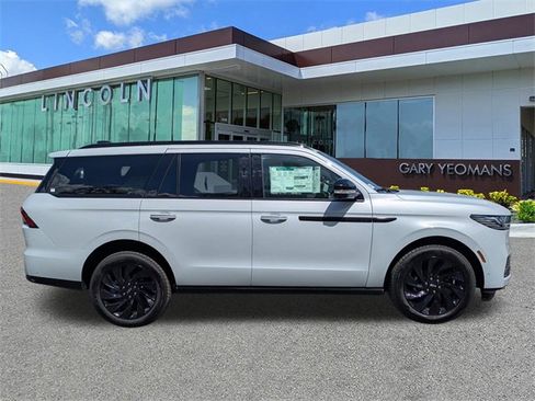 New 2025 Lincoln Navigator Reserve w/ Jet Appearance Package image 3
