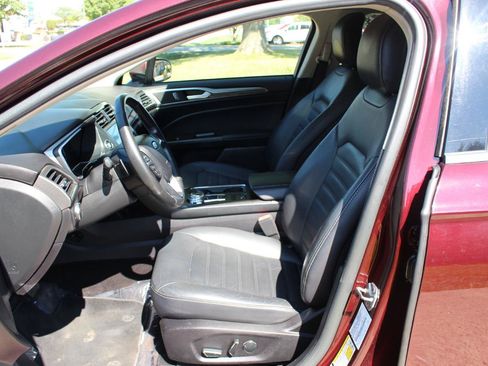 Used 2017 Ford Fusion SE w/ Fusion SE Technology Package FWD image 14