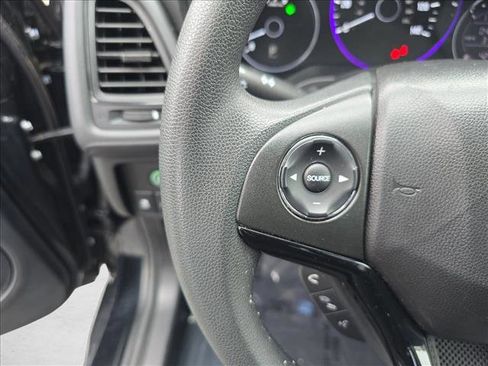 Used 2018 Honda HR-V LX image 16
