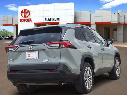 Used 2022 Toyota RAV4 XLE Premium image 5