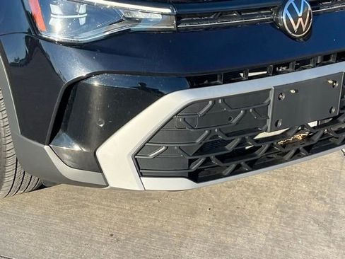 Used 2025 Volkswagen Taos SE image 9