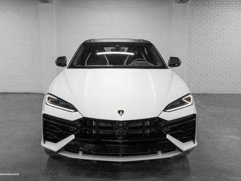 Used 2025 Lamborghini Urus SE image 3