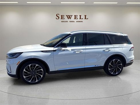 New 2025 Lincoln Aviator Reserve w/ Luxury Package image 2