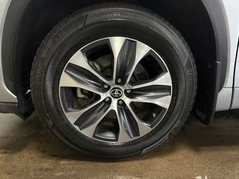 Used 2022 Toyota Highlander XLE image 31