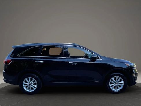 Used 2019 Kia Sorento LX w/ LX Convenience Package image 11