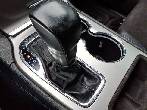 Used 2019 Jeep Grand Cherokee Altitude AWD/4WD image 18