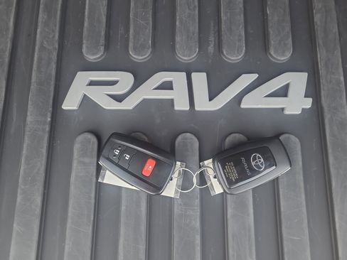 Certified 2025 Toyota RAV4 XLE AWD/4WD image 30
