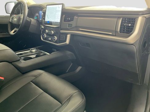 Used 2024 Ford Expedition XLT image 30